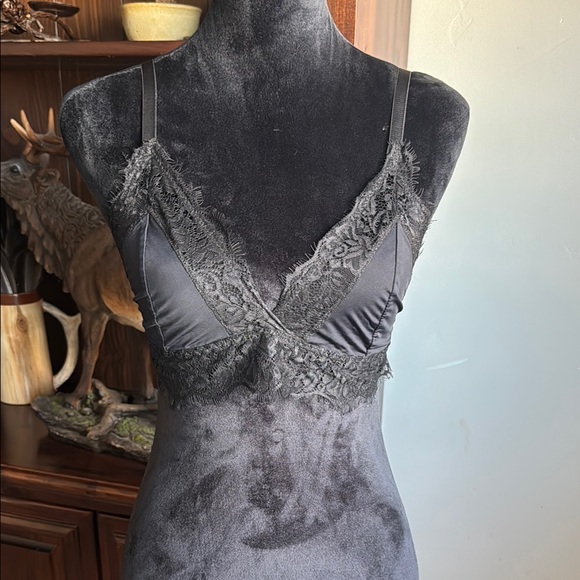 Elegant Black Lace Bralette - S - Picture 1 of 3